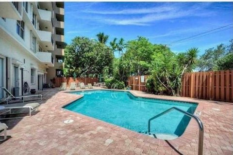 Condo in Fort Lauderdale, Florida, 2 bedrooms  № 868779 - photo 1