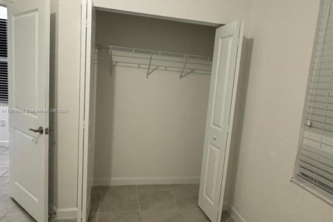 Снять в аренду таунхаус в Хомстед, Флорида 3 спальни, 123.37м2, № 1953358 - фото 12