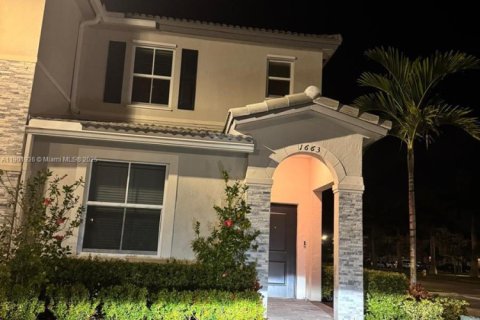 Снять в аренду таунхаус в Хомстед, Флорида 3 спальни, 123.37м2, № 1953358 - фото 9