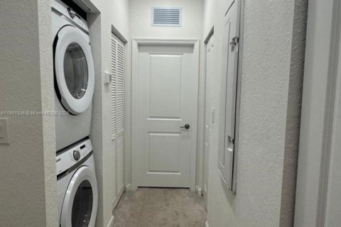 Снять в аренду таунхаус в Хомстед, Флорида 3 спальни, 123.37м2, № 1953358 - фото 17