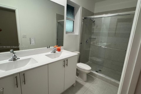 Снять в аренду таунхаус в Хомстед, Флорида 3 спальни, 123.37м2, № 1953358 - фото 18