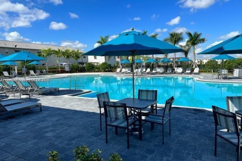 Снять в аренду таунхаус в Хомстед, Флорида 3 спальни, 123.37м2, № 1953358 - фото 6