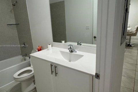Снять в аренду таунхаус в Хомстед, Флорида 3 спальни, 123.37м2, № 1953358 - фото 13