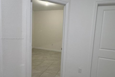 Снять в аренду таунхаус в Хомстед, Флорида 3 спальни, 123.37м2, № 1953358 - фото 11