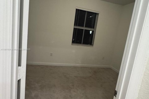 Снять в аренду таунхаус в Хомстед, Флорида 3 спальни, 123.37м2, № 1953358 - фото 22