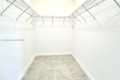 Снять в аренду виллу или дом в Хомстед, Флорида 3 спальни, № 1923512 - фото 21