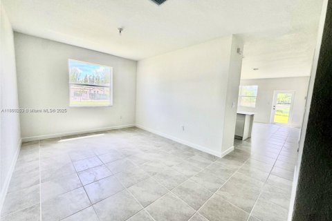 Снять в аренду виллу или дом в Хомстед, Флорида 3 спальни, № 1923512 - фото 8