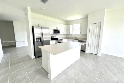 Снять в аренду виллу или дом в Хомстед, Флорида 3 спальни, № 1923512 - фото 5