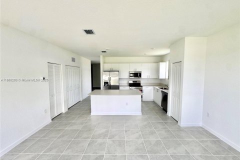 Снять в аренду виллу или дом в Хомстед, Флорида 3 спальни, № 1923512 - фото 2