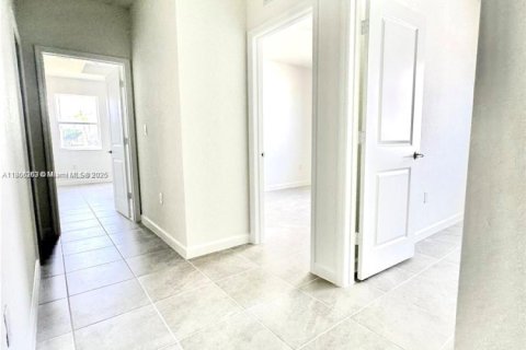 Снять в аренду виллу или дом в Хомстед, Флорида 3 спальни, № 1923512 - фото 12