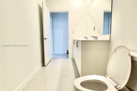 Снять в аренду виллу или дом в Хомстед, Флорида 3 спальни, № 1923512 - фото 18