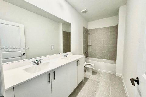 Снять в аренду виллу или дом в Хомстед, Флорида 3 спальни, № 1923512 - фото 17