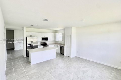 Снять в аренду виллу или дом в Хомстед, Флорида 3 спальни, № 1923512 - фото 3