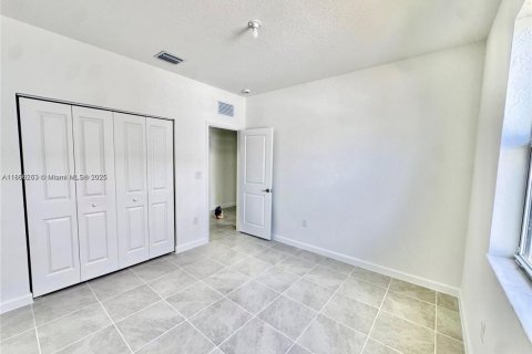 Снять в аренду виллу или дом в Хомстед, Флорида 3 спальни, № 1923512 - фото 14