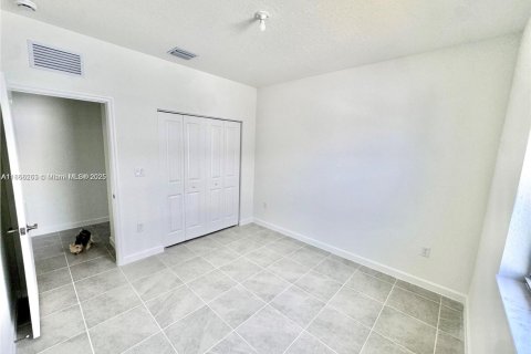 Снять в аренду виллу или дом в Хомстед, Флорида 3 спальни, № 1923512 - фото 16