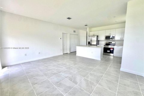 Снять в аренду виллу или дом в Хомстед, Флорида 3 спальни, № 1923512 - фото 4