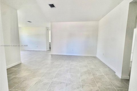 Снять в аренду виллу или дом в Хомстед, Флорида 3 спальни, № 1923512 - фото 11