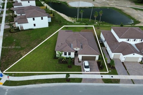 Снять в аренду виллу или дом в Хомстед, Флорида 3 спальни, № 1923512 - фото 28