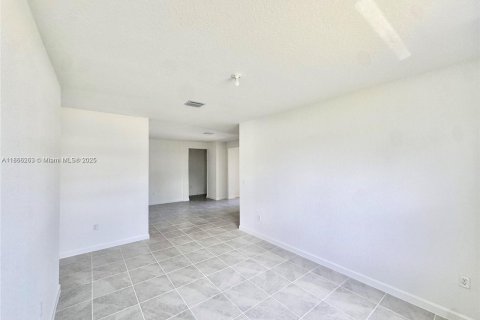 Снять в аренду виллу или дом в Хомстед, Флорида 3 спальни, № 1923512 - фото 9