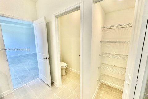 Снять в аренду виллу или дом в Хомстед, Флорида 3 спальни, № 1923512 - фото 23