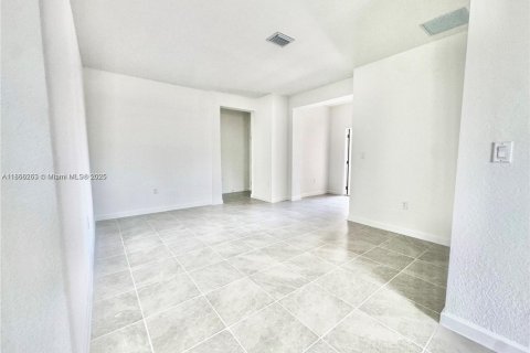 Снять в аренду виллу или дом в Хомстед, Флорида 3 спальни, № 1923512 - фото 10