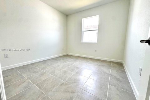 Снять в аренду виллу или дом в Хомстед, Флорида 3 спальни, № 1923512 - фото 15