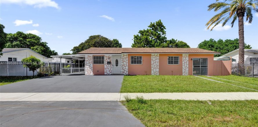 House in Miami, Florida 4 bedrooms, 125.42 sq.m. № 1948968