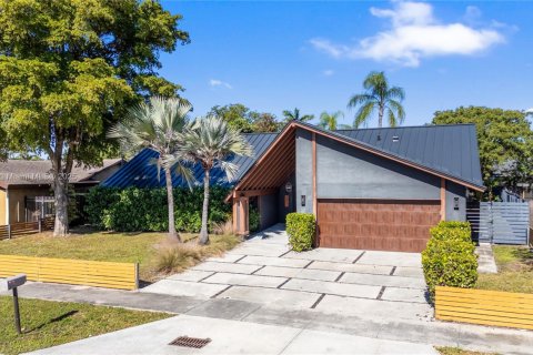 Villa ou maison à vendre à Miami, Floride: 3 chambres, 155.52 m2 № 1973641 - photo 1