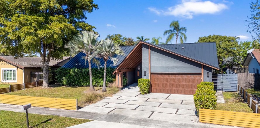 Villa ou maison à Miami, Floride 3 chambres, 155.52 m2 № 1973641