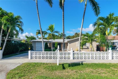 House in Dania Beach, Florida 3 bedrooms, 202.53 sq.m. № 1764501 - photo 1