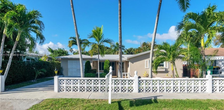 House in Dania Beach, Florida 3 bedrooms, 202.53 sq.m. № 1764501