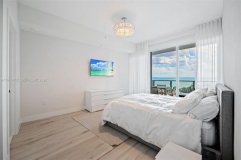 Condo in Fort Lauderdale, Florida, 2 bedrooms  № 2012003 - photo 13