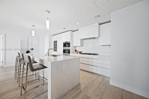 Condo in Fort Lauderdale, Florida, 2 bedrooms  № 2012003 - photo 26