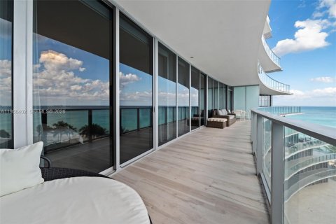Condo in Fort Lauderdale, Florida, 2 bedrooms  № 2012003 - photo 8
