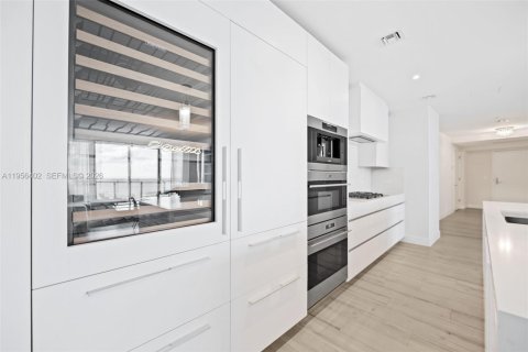 Condo in Fort Lauderdale, Florida, 2 bedrooms  № 2012003 - photo 25