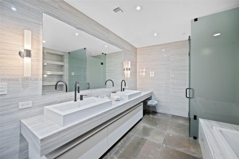 Condo in Fort Lauderdale, Florida, 2 bedrooms  № 2012003 - photo 14