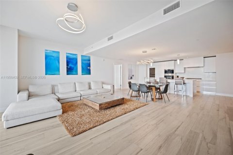 Condo in Fort Lauderdale, Florida, 2 bedrooms  № 2012003 - photo 27