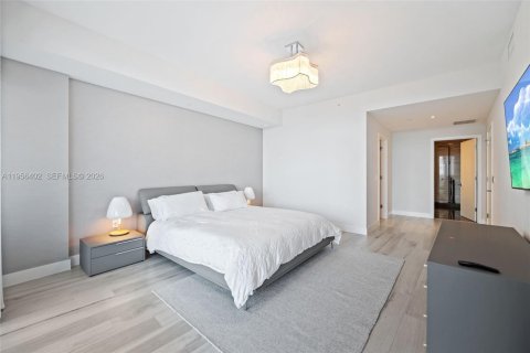 Condo in Fort Lauderdale, Florida, 2 bedrooms  № 2012003 - photo 18