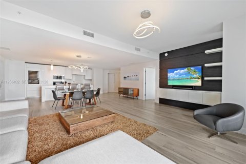 Condo in Fort Lauderdale, Florida, 2 bedrooms  № 2012003 - photo 28