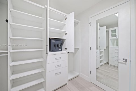 Condo in Fort Lauderdale, Florida, 2 bedrooms  № 2012003 - photo 16