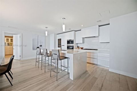 Condo in Fort Lauderdale, Florida, 2 bedrooms  № 2012003 - photo 22