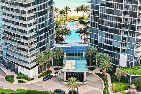 Condo in Fort Lauderdale, Florida, 2 bedrooms  № 2012003 - photo 3