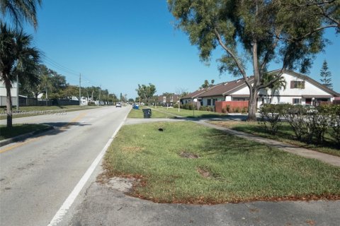 Touwnhouse à louer à North Lauderdale, Floride: 2 chambres, 93.65 m2 № 1986567 - photo 2