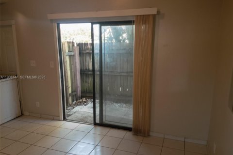 Touwnhouse à louer à North Lauderdale, Floride: 2 chambres, 93.65 m2 № 1986567 - photo 9