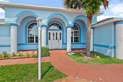 House in Palm Coast, Florida 4 bedrooms, 228.17 sq.m. № 2236551 - photo 9