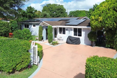 Villa ou maison à louer à Miami, Floride: 3 chambres, 148.55 m2 № 1965609 - photo 3
