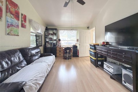 Villa ou maison à louer à Miami, Floride: 3 chambres, 148.55 m2 № 1965609 - photo 19