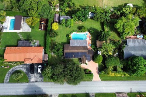 Villa ou maison à louer à Miami, Floride: 3 chambres, 148.55 m2 № 1965609 - photo 2