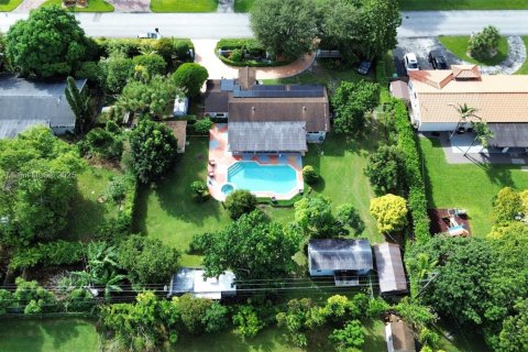 Villa ou maison à louer à Miami, Floride: 3 chambres, 148.55 m2 № 1965609 - photo 1