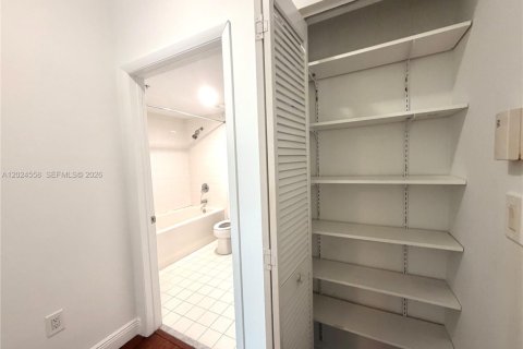 Copropriété à louer à Miami, Floride: 1 chambre, 64.29 m2 № 2178977 - photo 12
